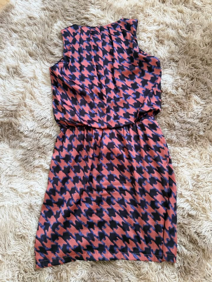 Beautiful European Dress – Like New! - photo 3