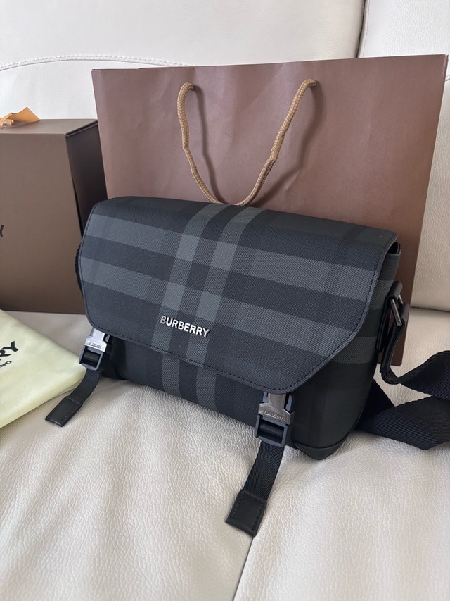 Burberry wright messenger bag - photo 3