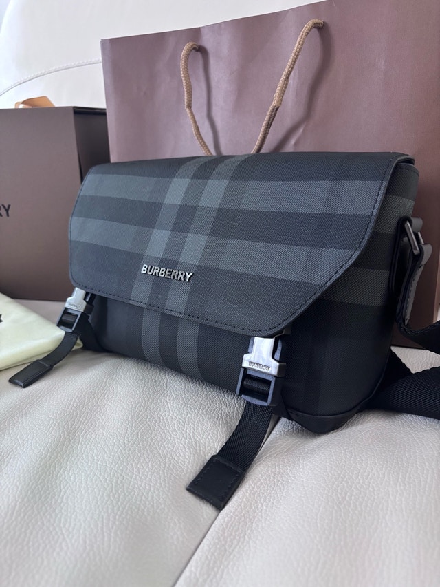 Burberry wright messenger bag - photo 4