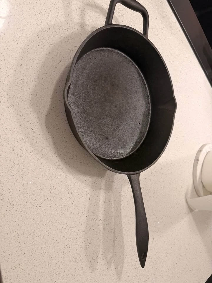 Cast Iron Skillet – 10" Pre-Seasoned - photo 2
