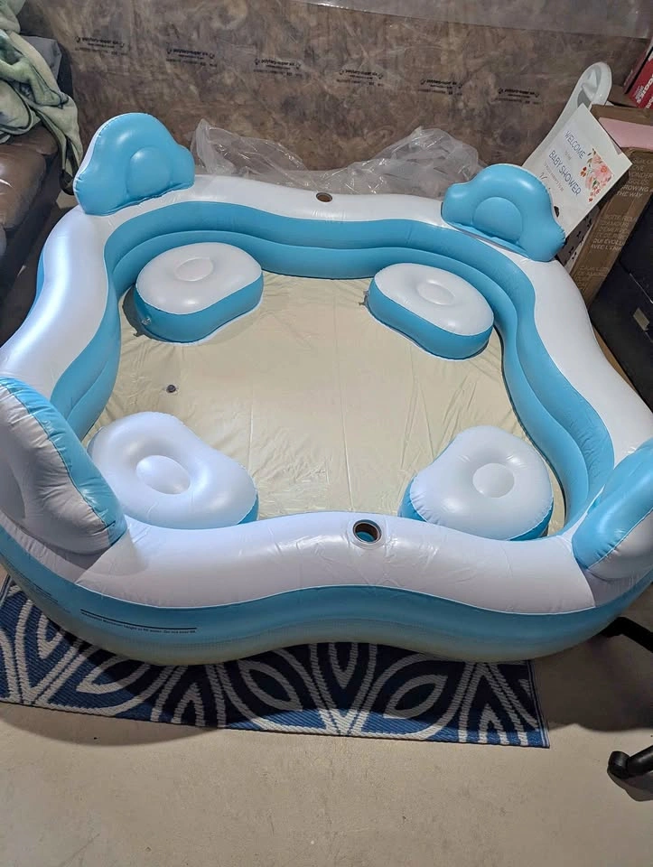 Family inflatable swimming pool