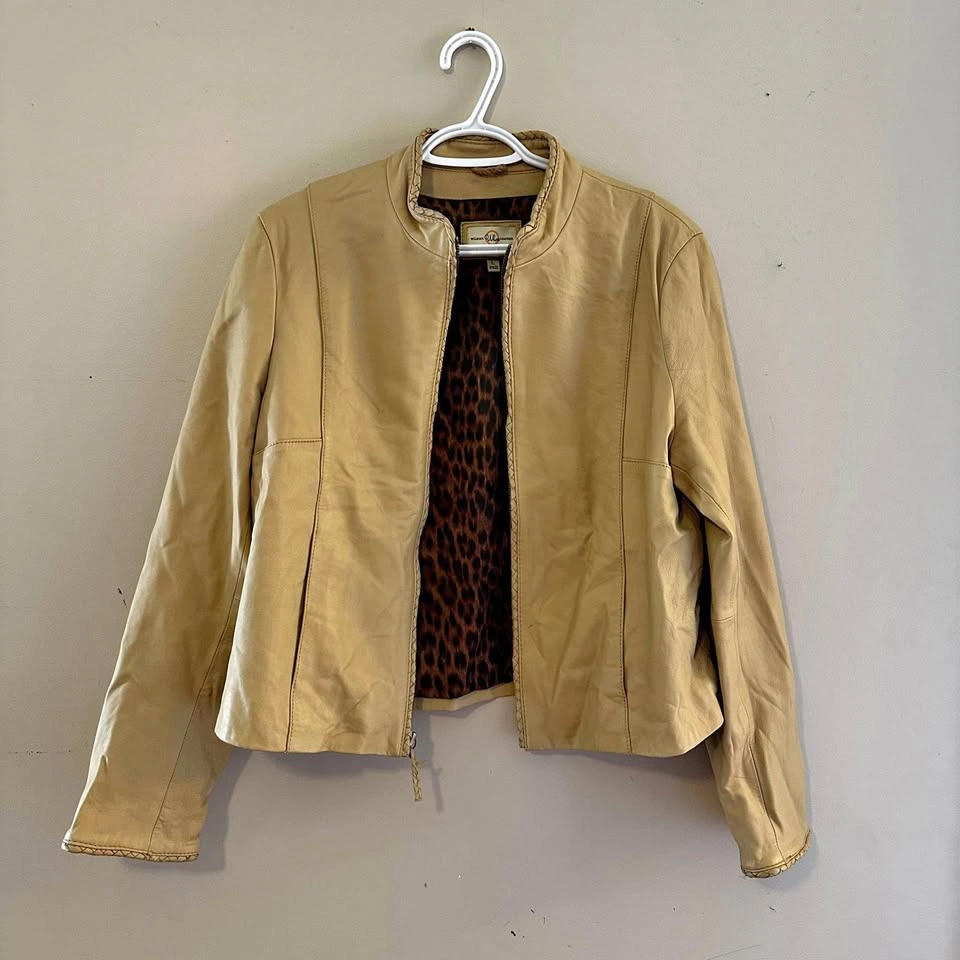 Wilsons Leather Women’s Genuine Leather Jacket(size L)
