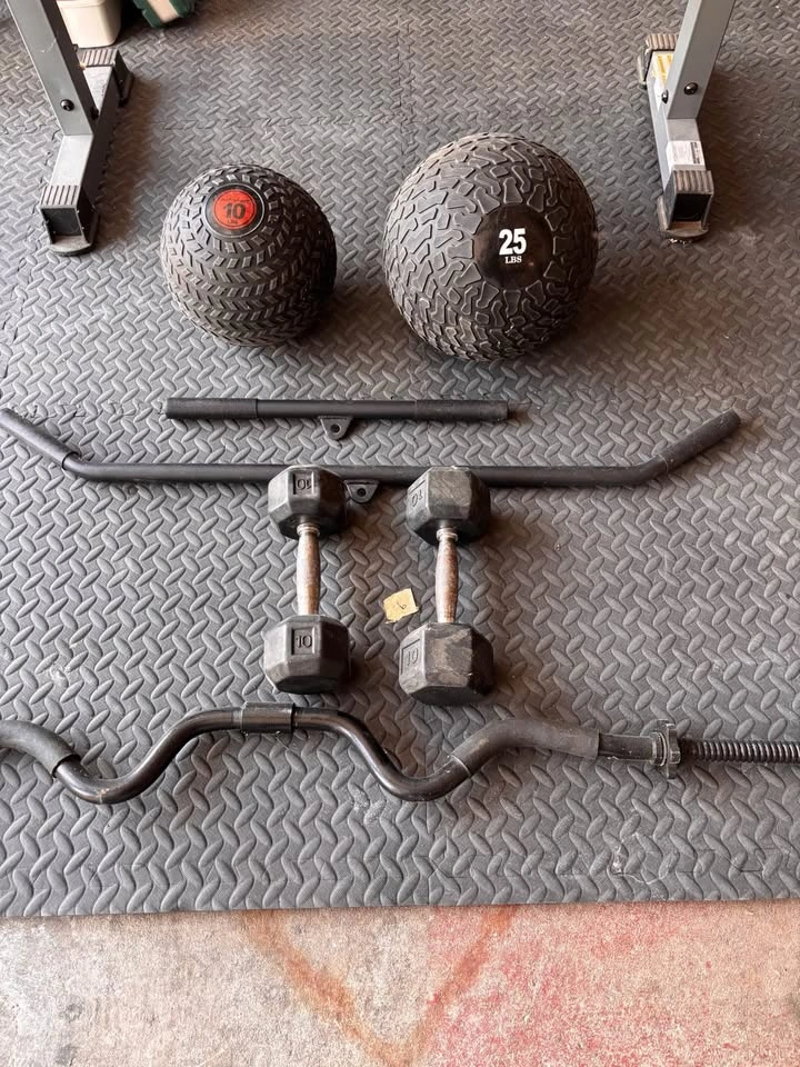 Home Gym - Includes: Different attachments, Benches, Weights - photo 3