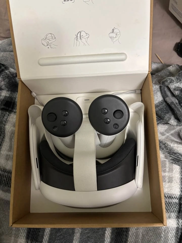 Oculus Quest 3 - photo 2