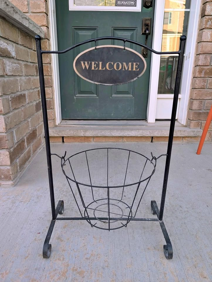 Welcome Sign Planter Stand- measurements in description.