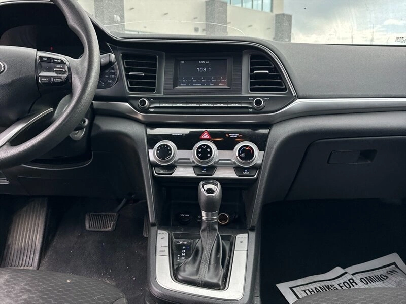 2020 Hyundai Elantra Essential - photo 4
