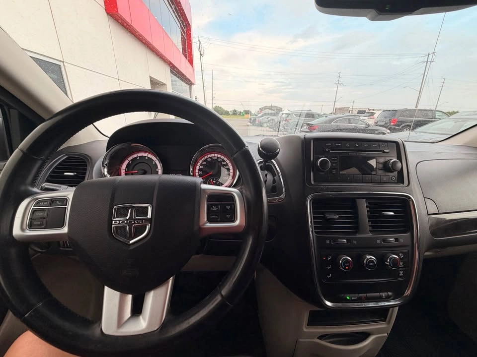 2015 Dodge Caravan - photo 2