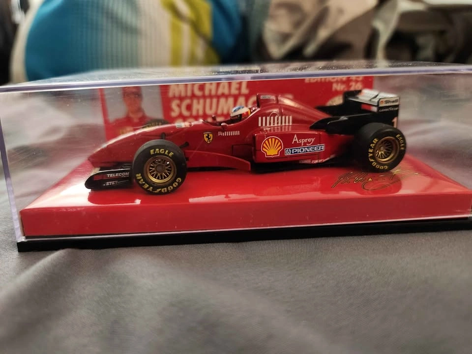 Minichamps Michael Schumacher Ferrari F310 1996 1:43 Model Car - photo 2