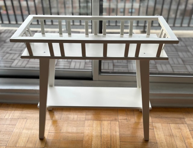 White flower stand - photo 2