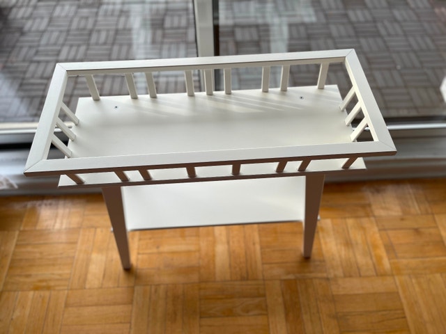 White flower stand - photo 3