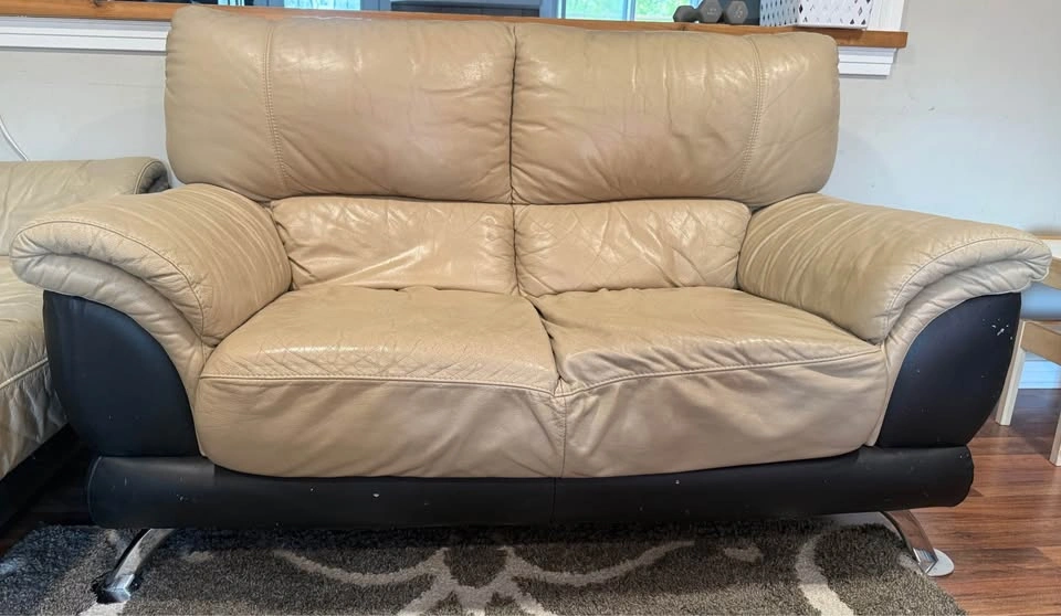 Couch - photo 3