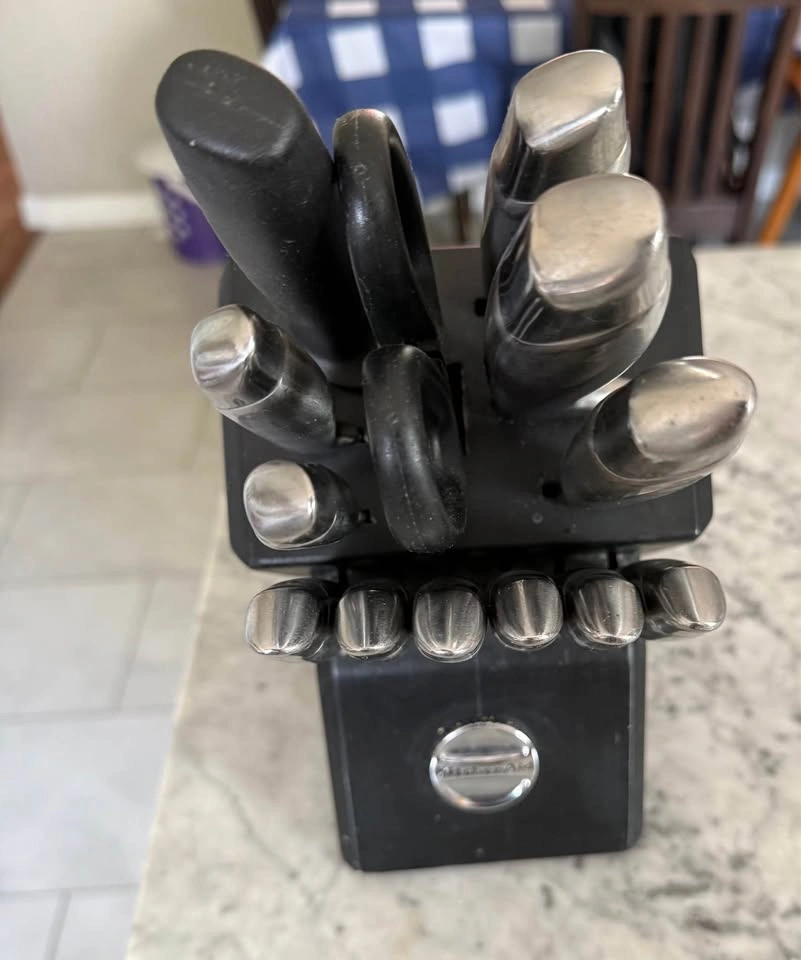 Kitchen Aid knife set(read description) - photo 3