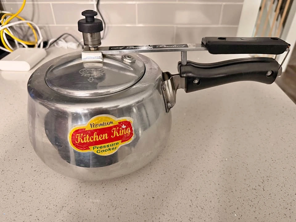 Kitchen Essentials Bundle – Pressure Cooker, Serving Bowls & Wok