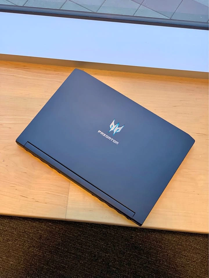 URGENT Triton 500 - i7 / RTX 2060 / 16GB RAM / 512GB SSD / 144Hz
