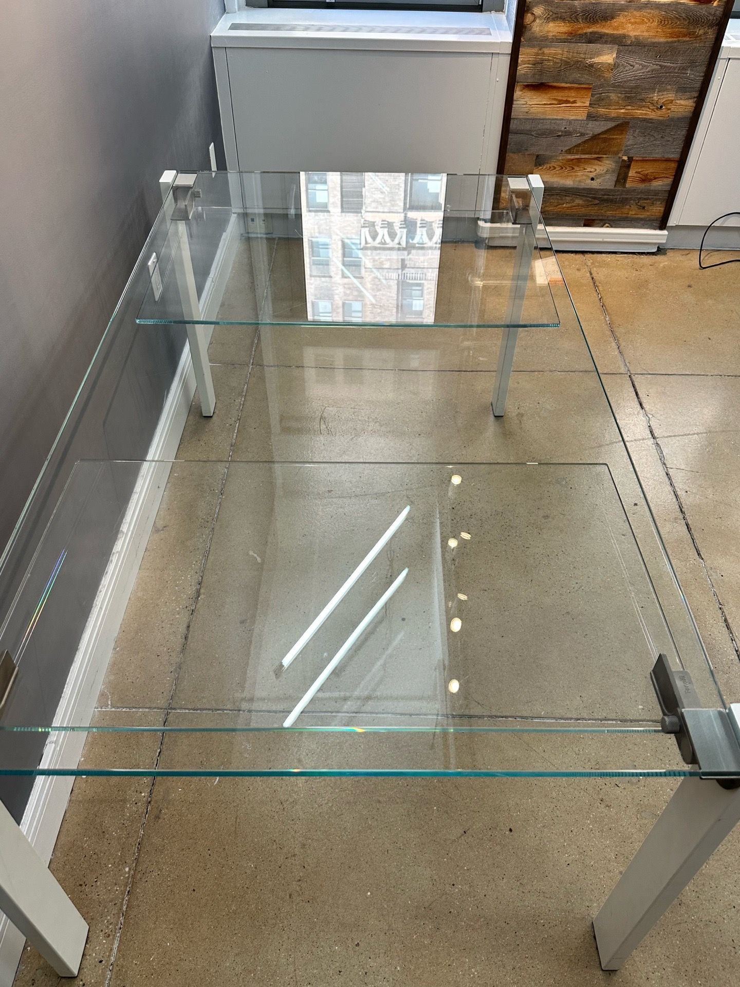 Livingstone Extendable Dining Table in Tempered Glass - photo 2