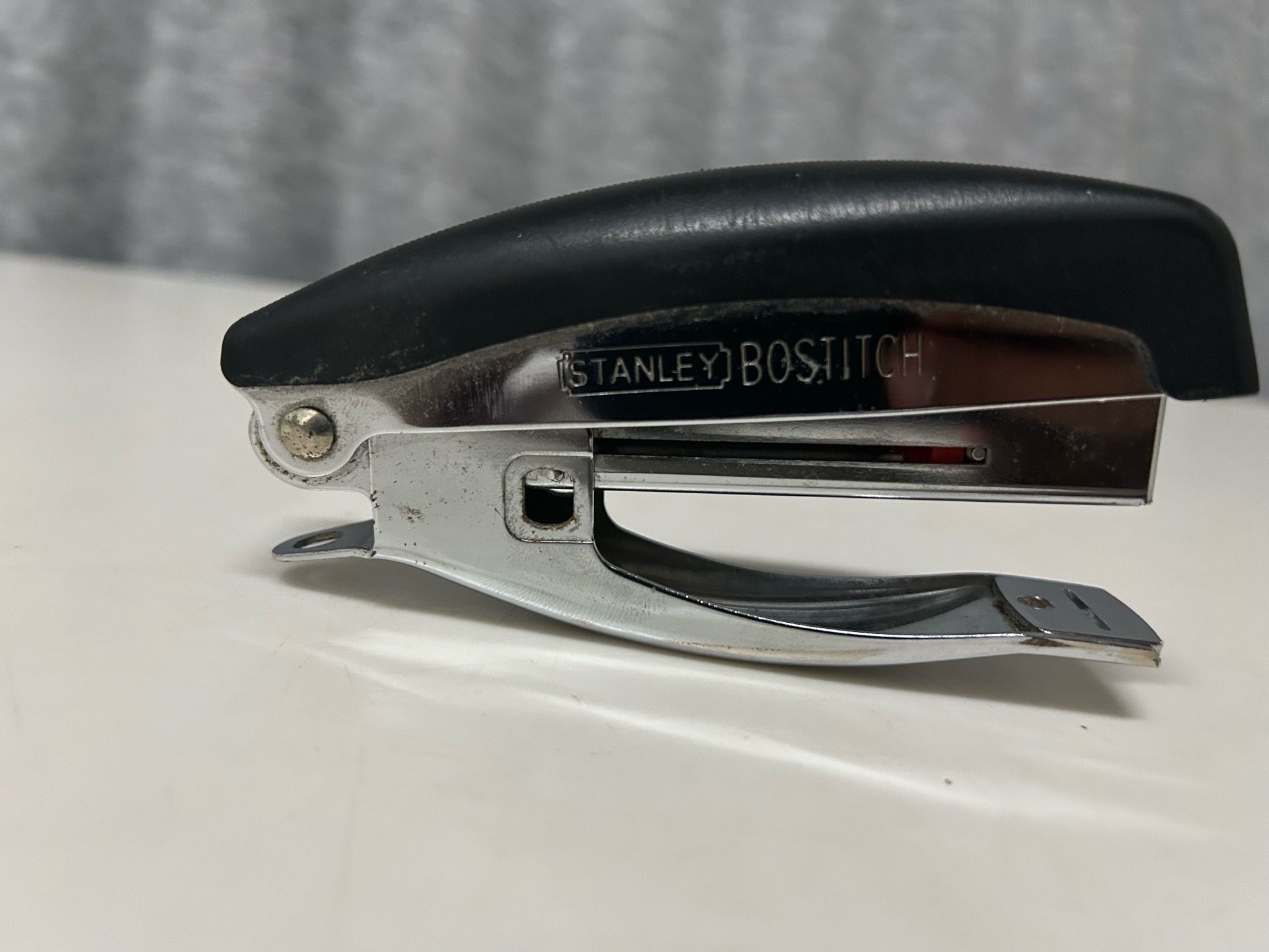 Deluxe Hand-Held Stapler, 20-Sheet Capacity