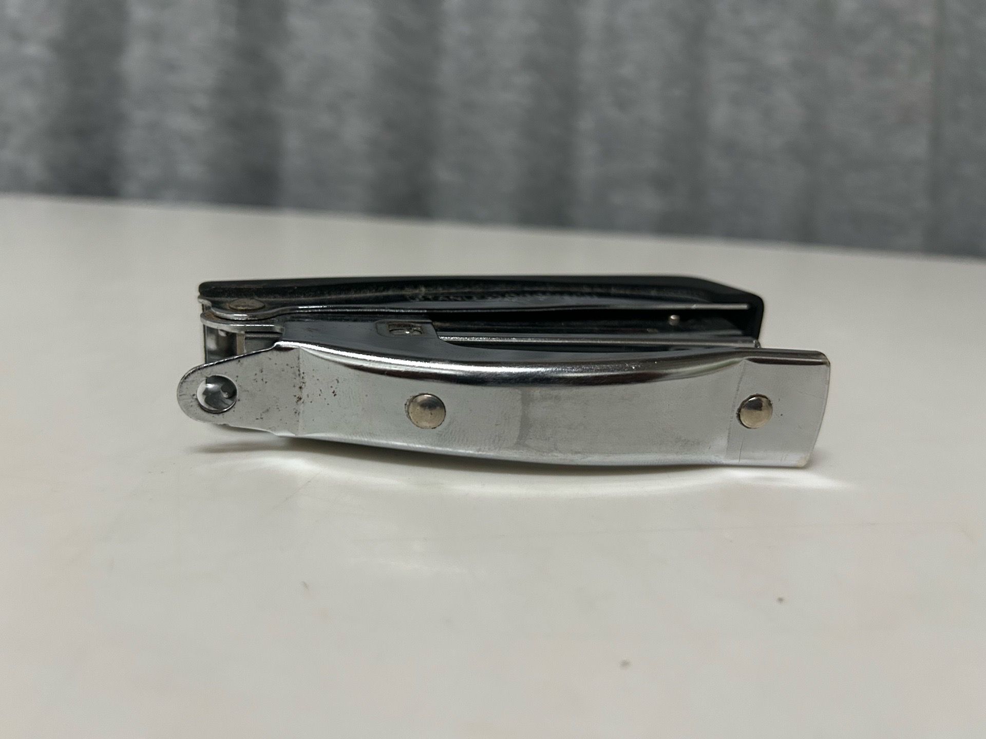 Deluxe Hand-Held Stapler, 20-Sheet Capacity - photo 2