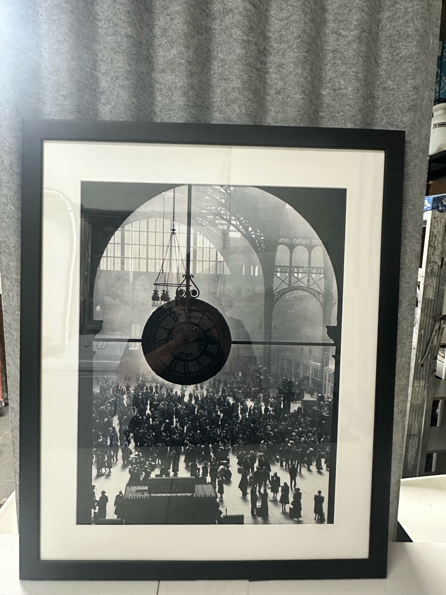 Clock at Penn Station by Alfred Eisenstaedt (1943)