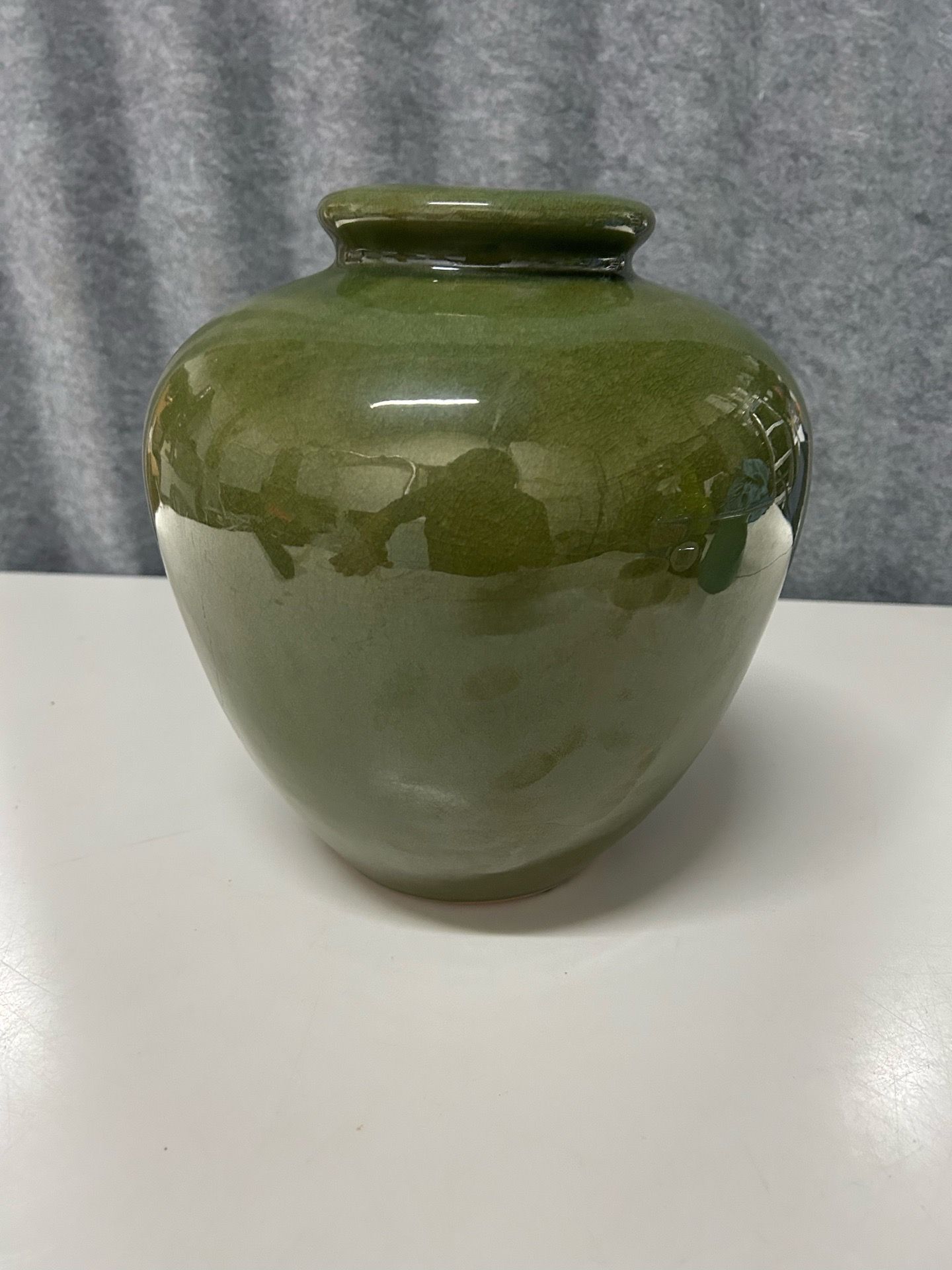 Green crackle glaze Chinese porcelain vase