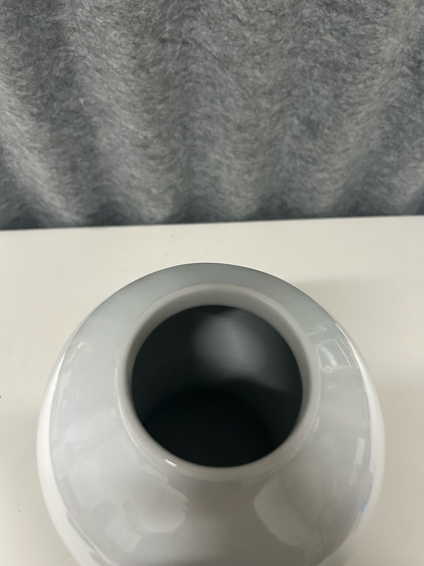 Williamsburg White Vase - photo 2