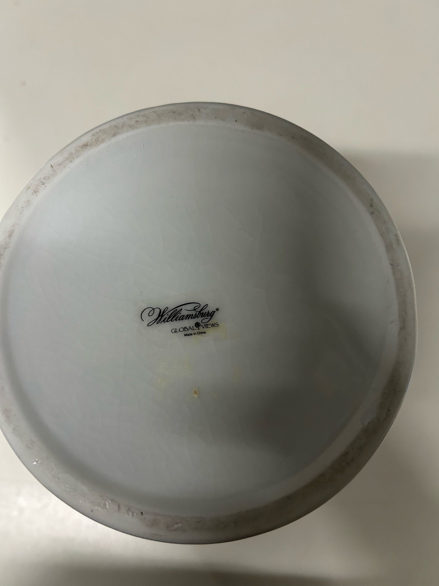 Williamsburg White Vase - photo 3