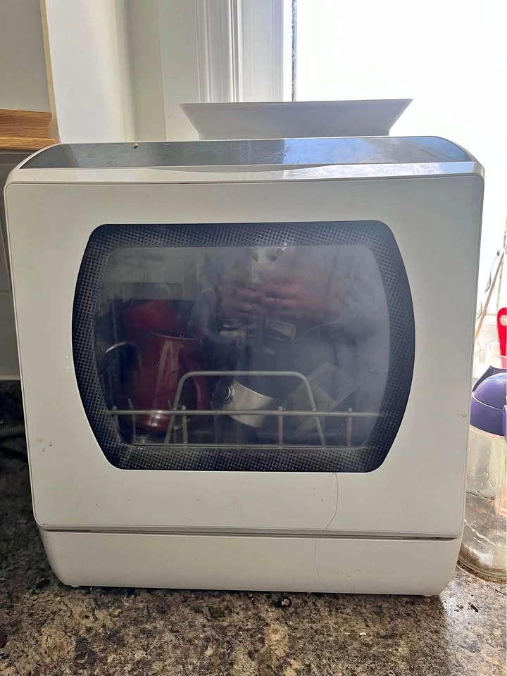 Countertop dishwasher