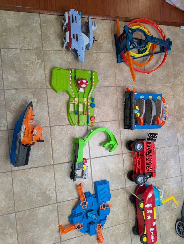 Hot Wheels Toy Track and Playset Bundle
