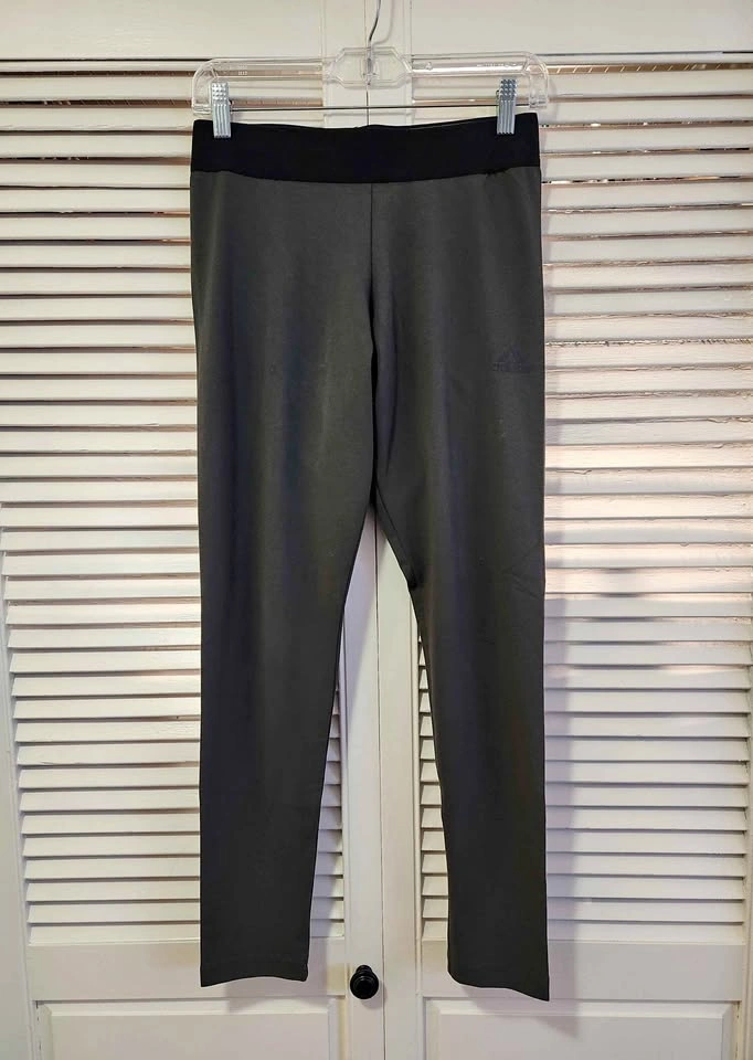 ADIDAS Leggings – Women’s Medium