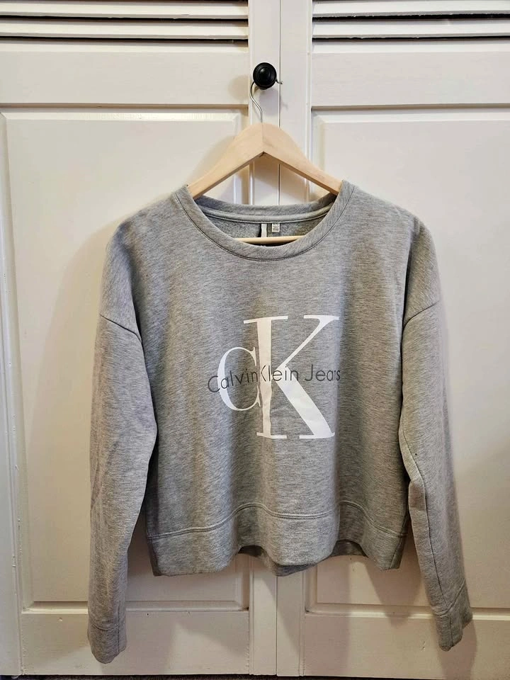 CALVIN KLEIN JEANS Sweatshirt – Women’s Medium
