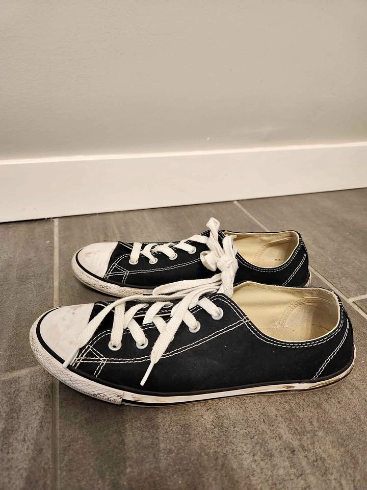 CONVERSE Chuck Taylor All Star Running Shoes – Women’s 8.5