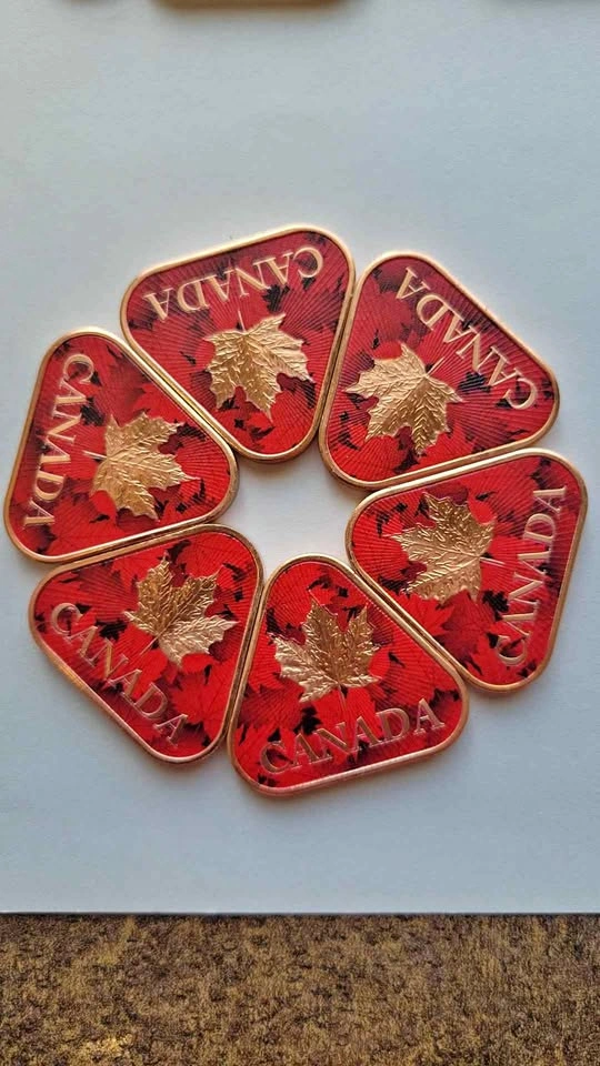 1oz AVDP 999 Colored Collectible Copper Canadian Maple Leaf