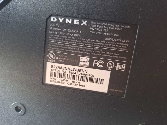 Dynex LCD TV - photo 3
