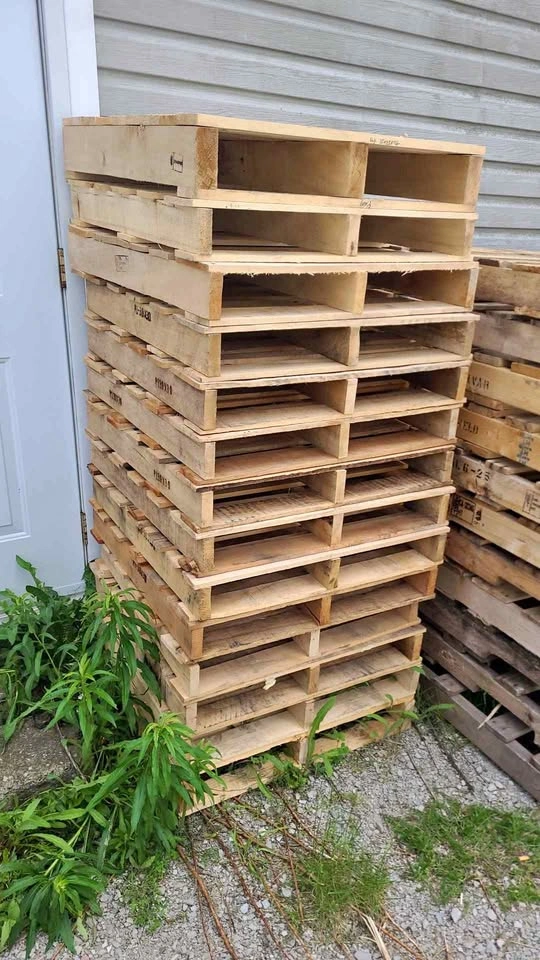 30x30 small pallets $3