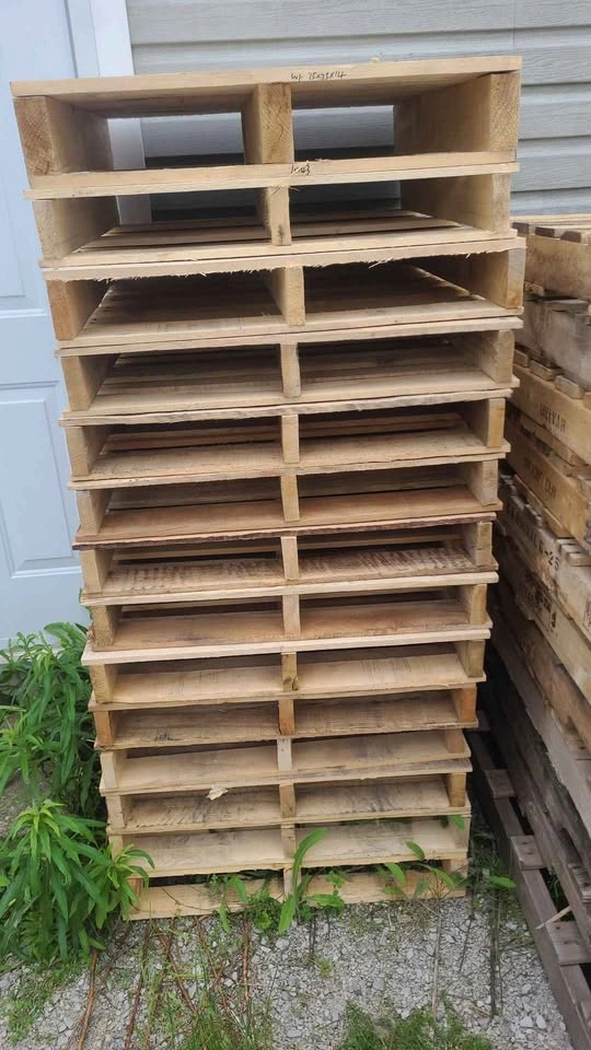 30x30 small pallets $3 - photo 2
