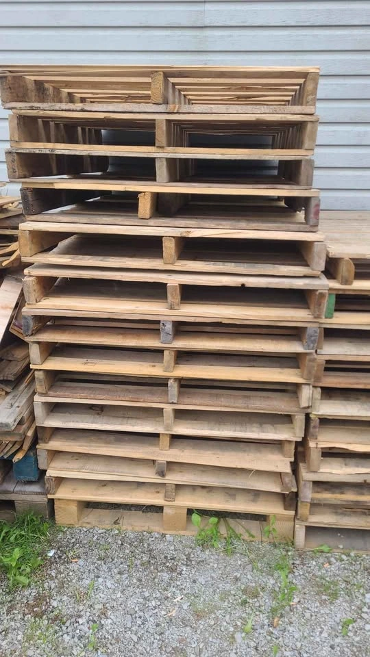 2 way 40x48 pallets $5 - photo 2