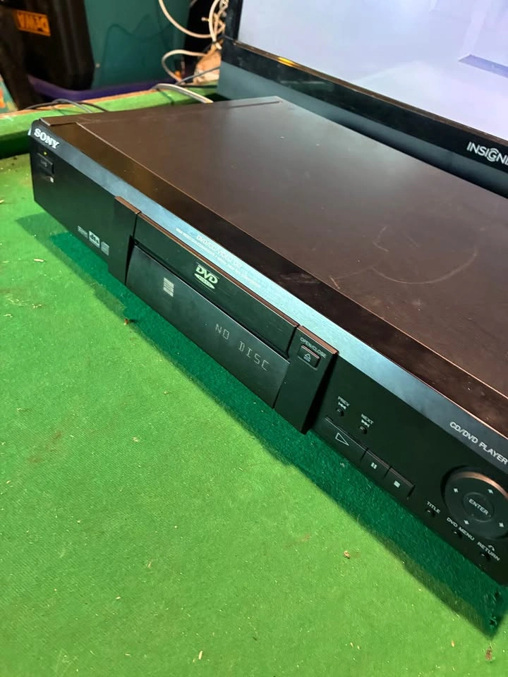 32 inch TV with HDMI/AV/USB and DVD Player + Free DVDs - photo 3