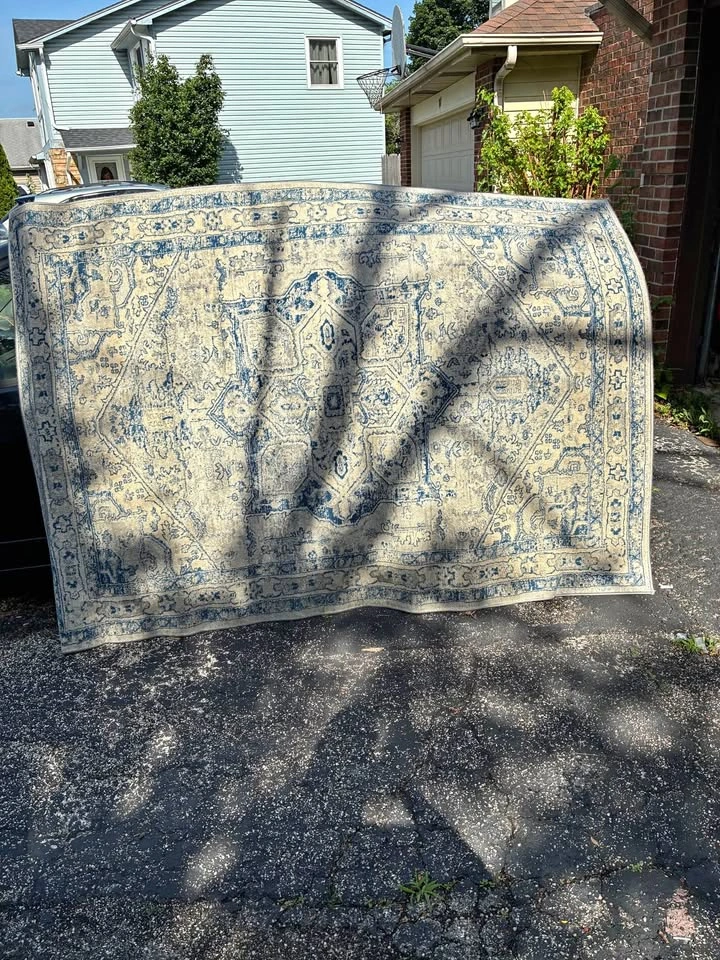5’ 3” x 7’ 6” area rug