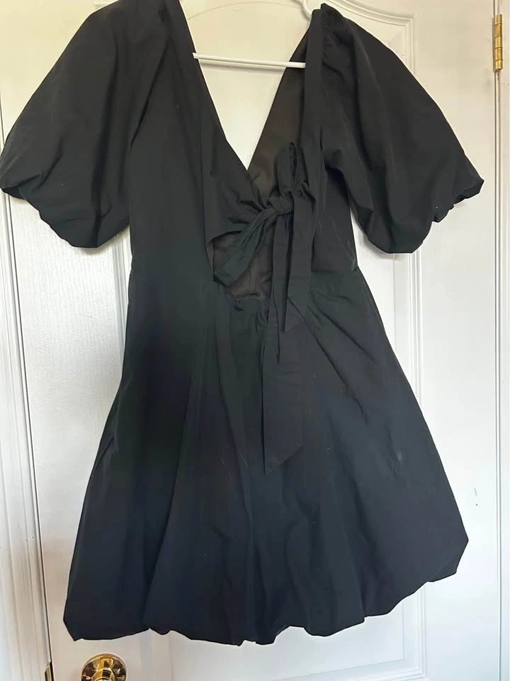 Black poof backless dress - photo 2