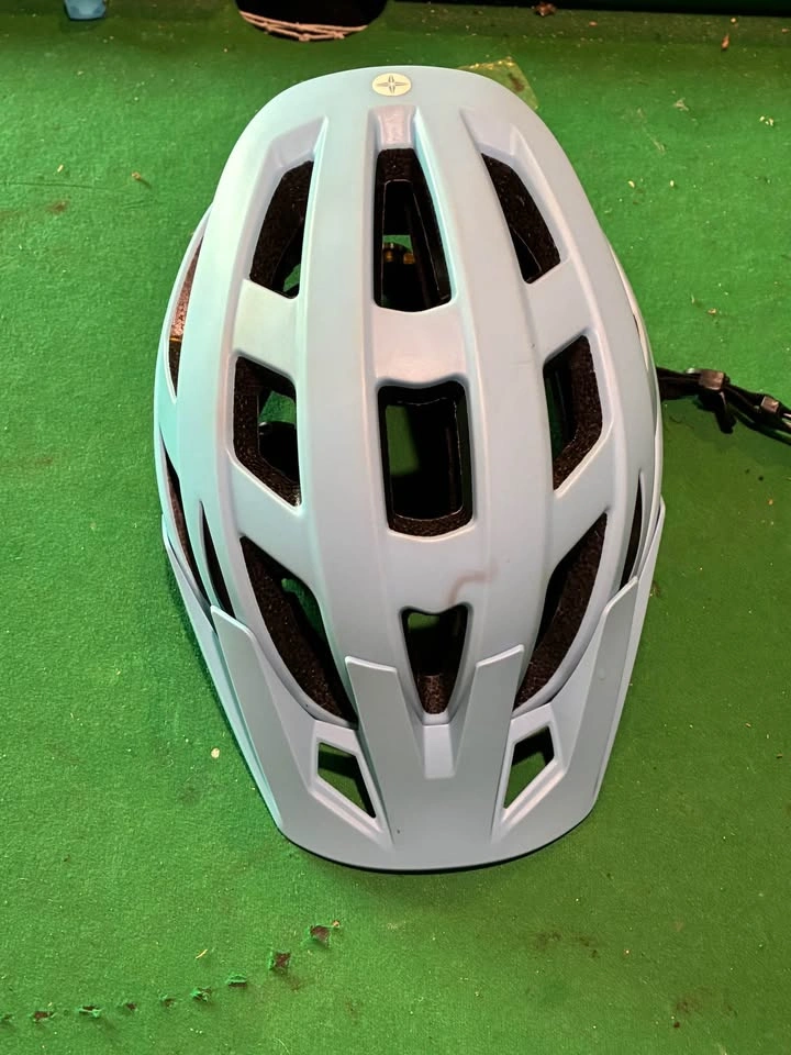Schwinn Halcyon ERT adult bike helmet - photo 2