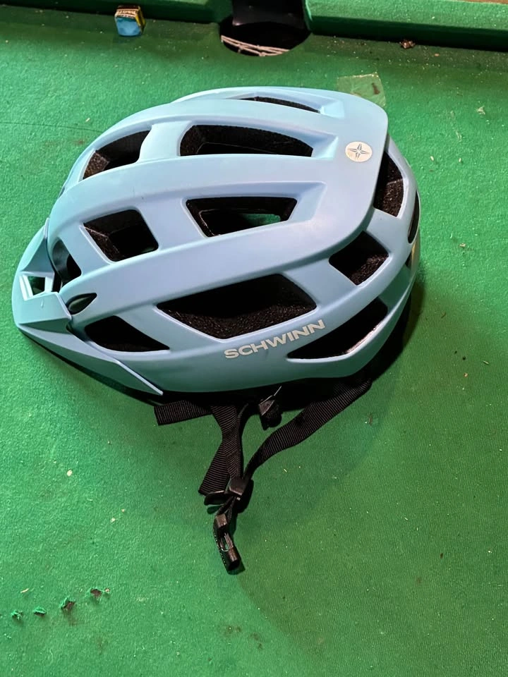 Schwinn Halcyon ERT adult bike helmet - photo 3