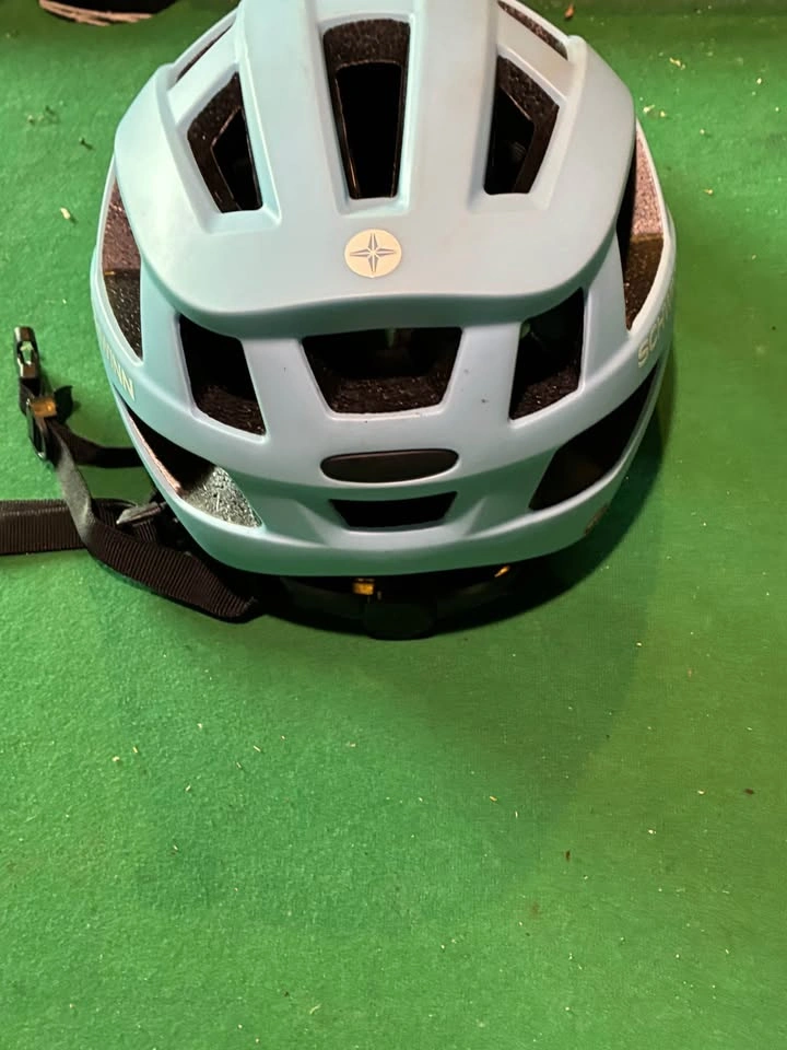 Schwinn Halcyon ERT adult bike helmet - photo 4