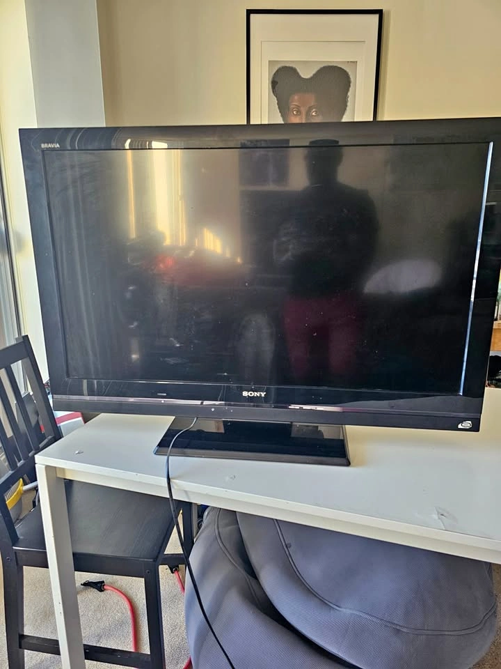 Sony Bravia 40" 1080p TV + Apple TV Bundle
