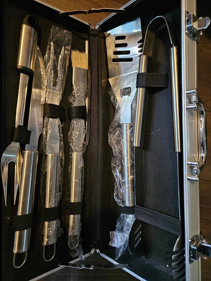 Stainless Steel BBQ Set w/ Chevrolet Case - photo 2
