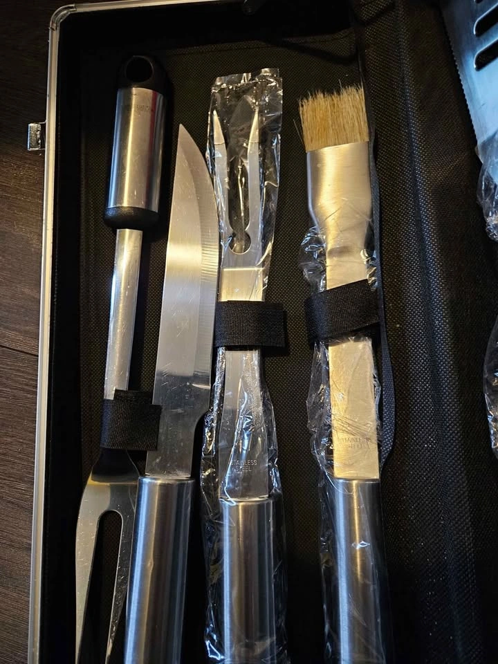 Stainless Steel BBQ Set w/ Chevrolet Case - photo 3