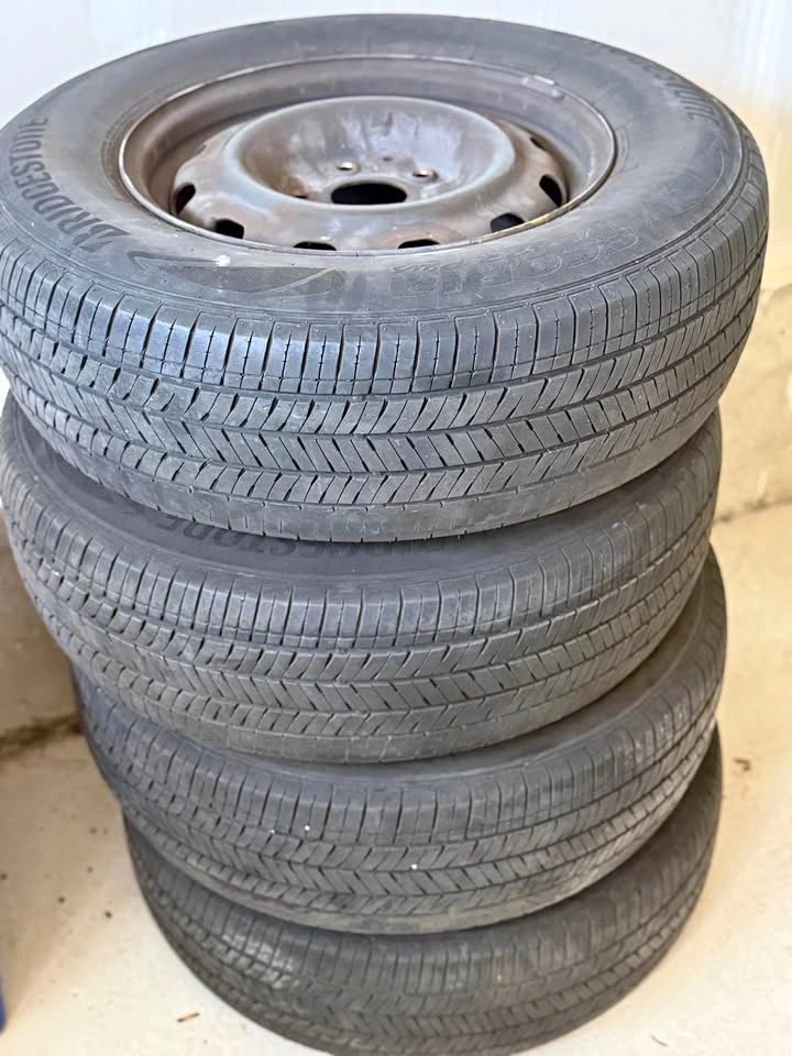 Bridgestone Ecopia H/L 422 Plus 225/70R16 4 tires with rims