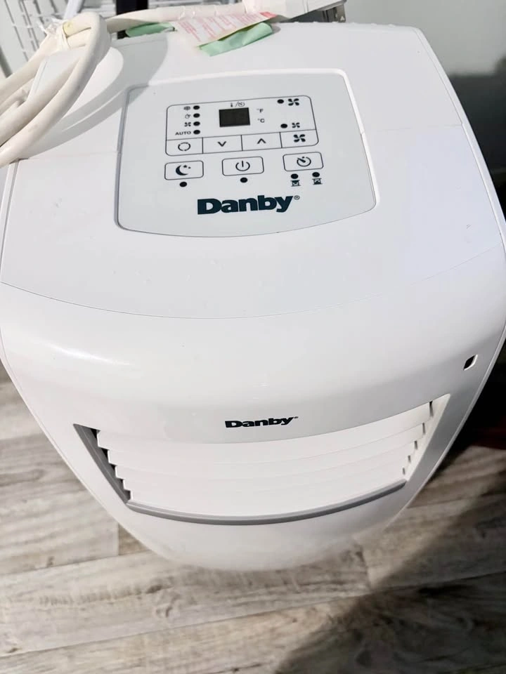Danby 10,000 BTU Portable Air Conditioner & Dehumidifier - photo 5