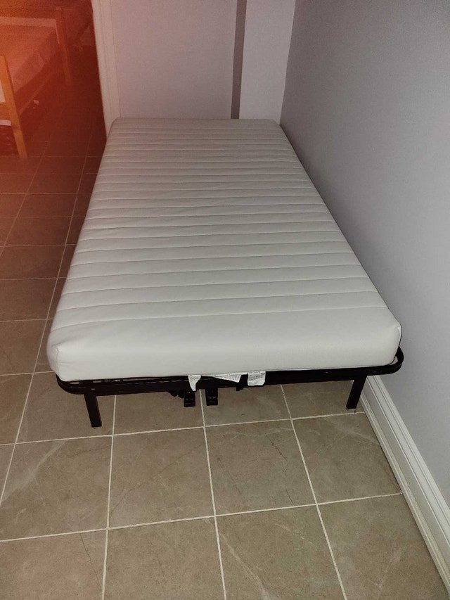 Twin bed and mattress - photo 2