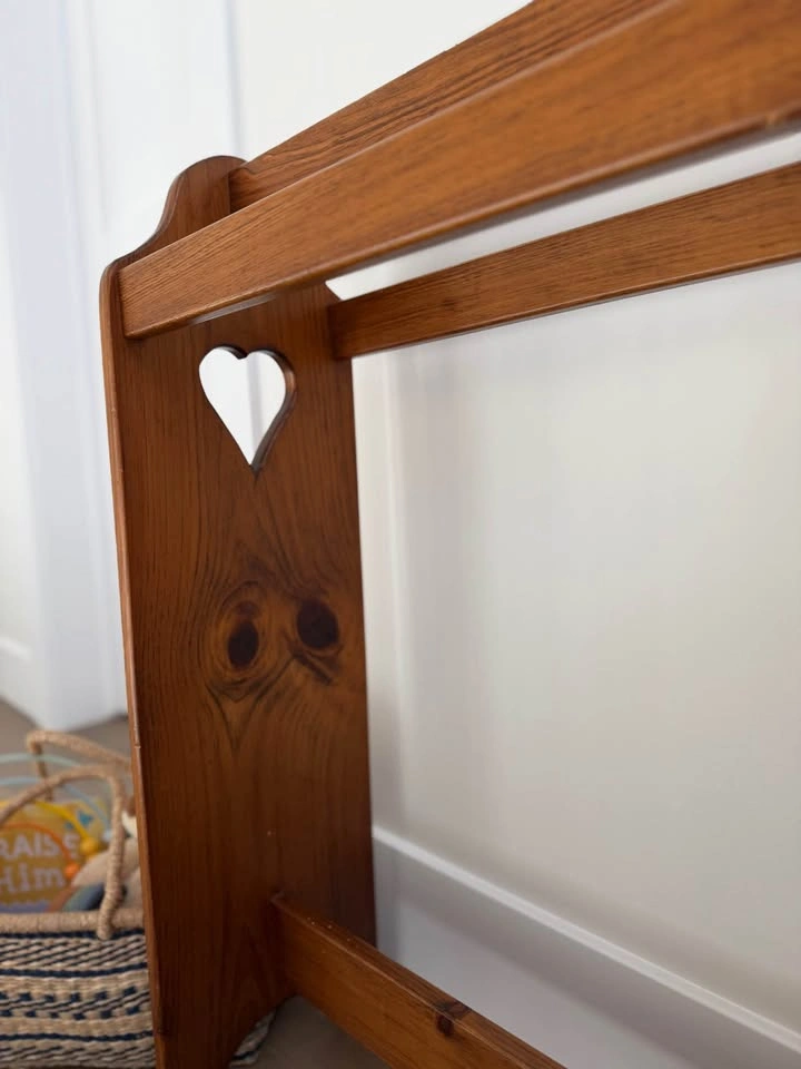 Vintage wooden quilt rack | heart cut outs - photo 4