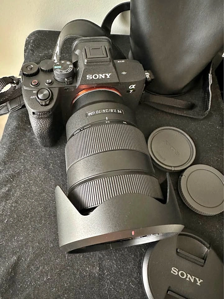 Sony A7 IV + 24-70mm f/2.8 GM Lens Kit - Mint Condition
