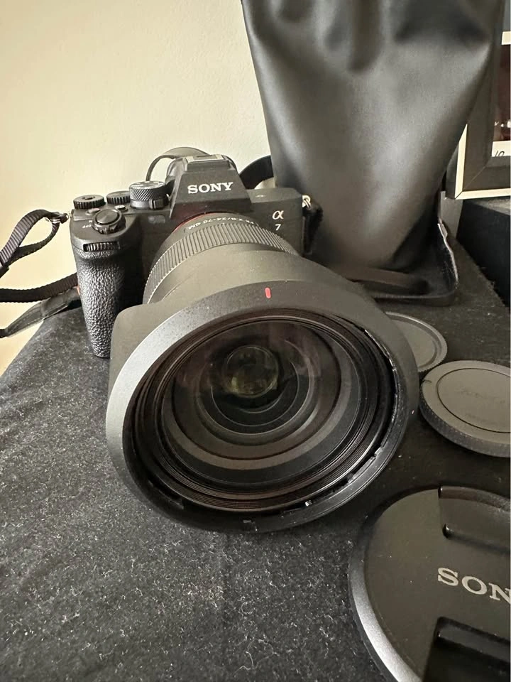 Sony A7 IV + 24-70mm f/2.8 GM Lens Kit - Mint Condition - photo 2